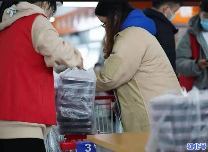 疫情期间的邻里生活图鉴：封控下的温情互助与社区团购新趋势